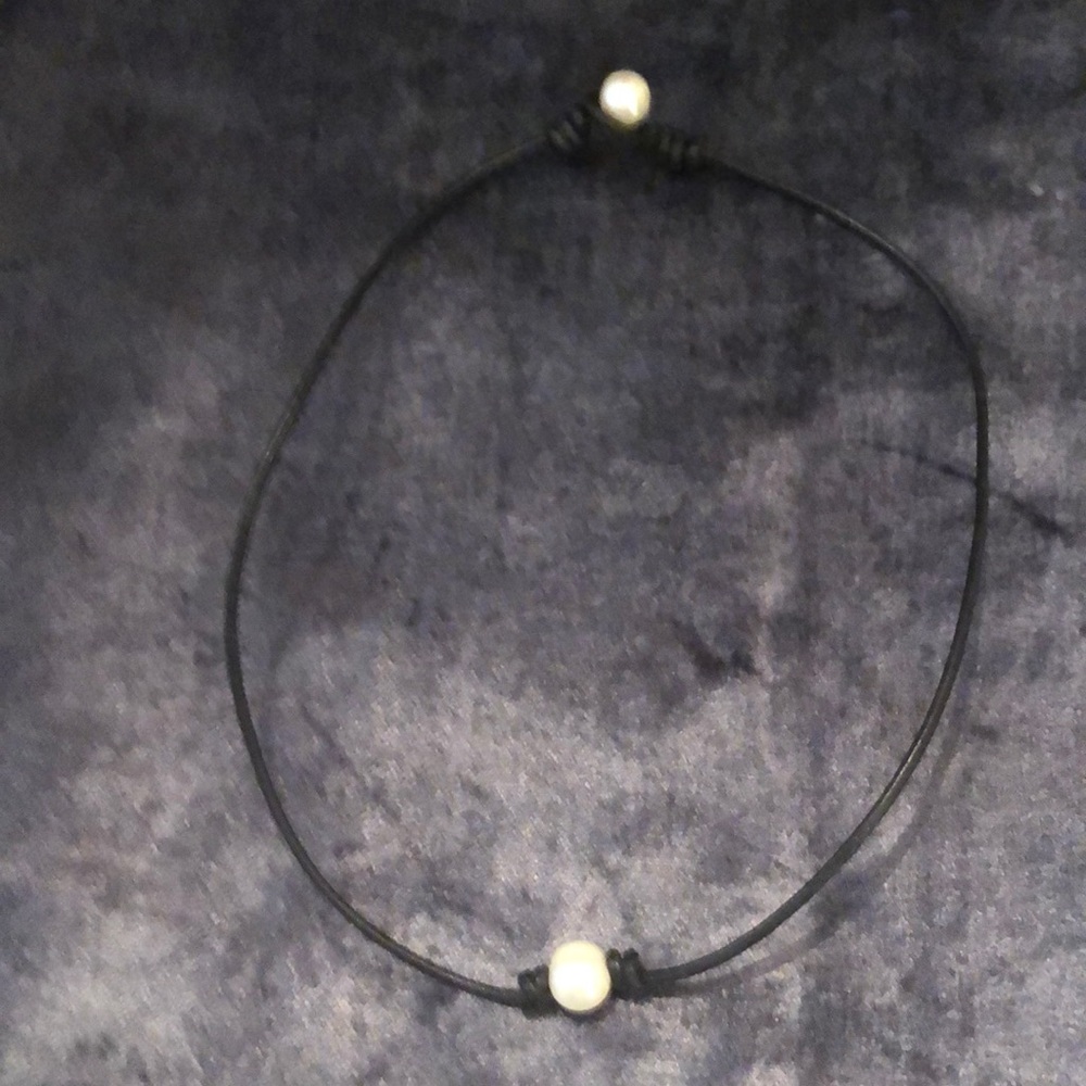Elegant Black and White Pearl Necklace